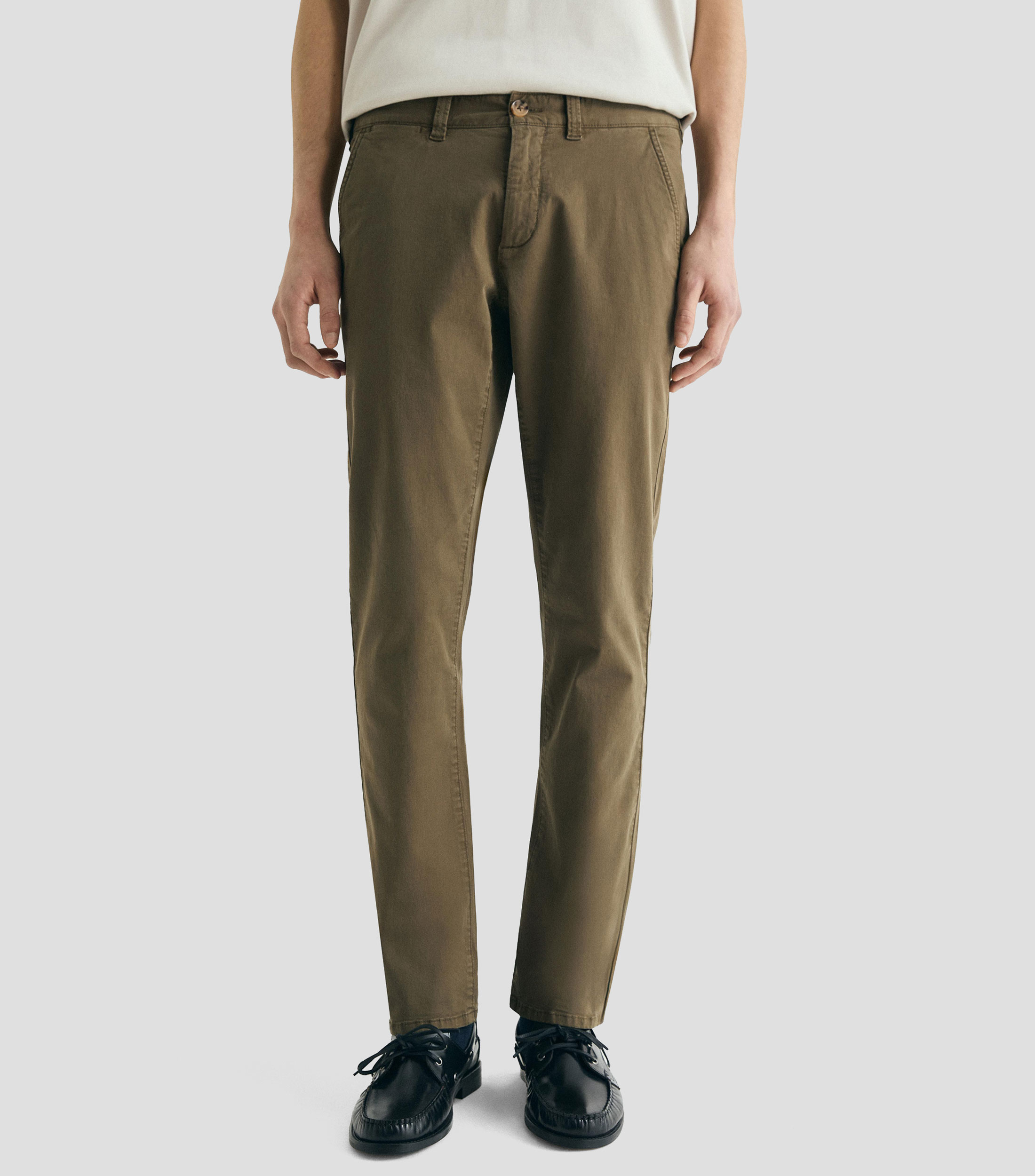 Pantalón casual tipo chino Hombre